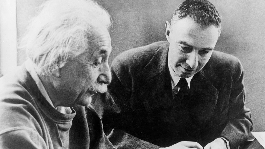 Oppenheimer con Albert Einstein