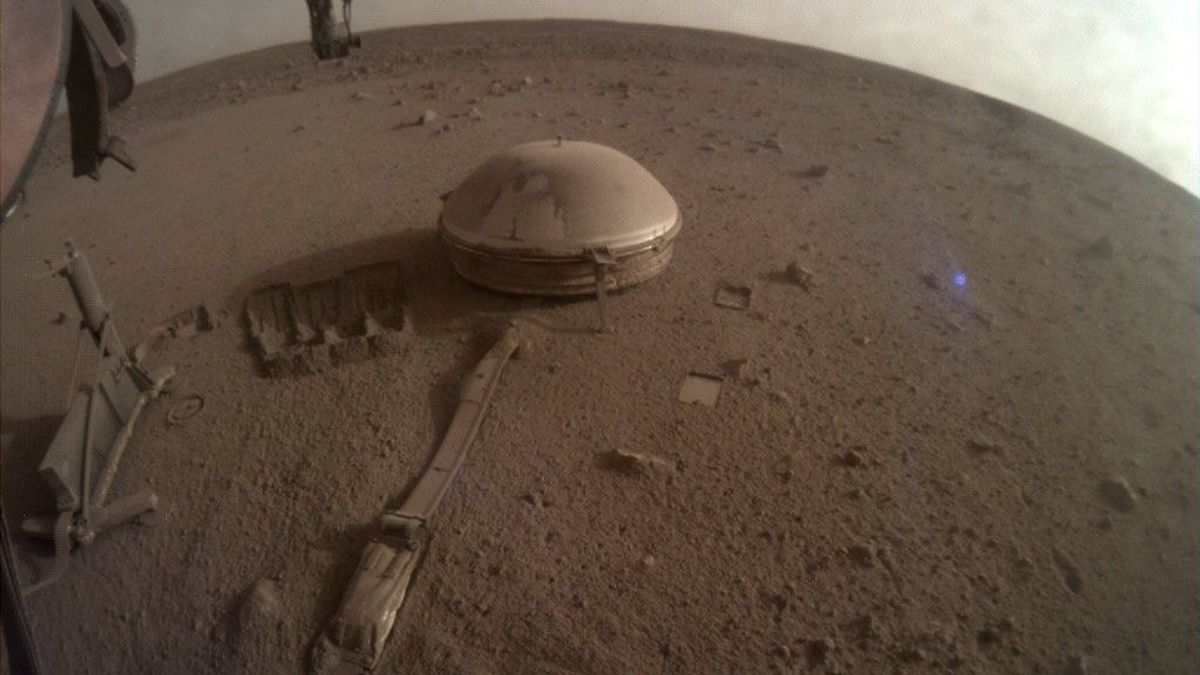 Imagen tomada por la sonda InSight desde Marte