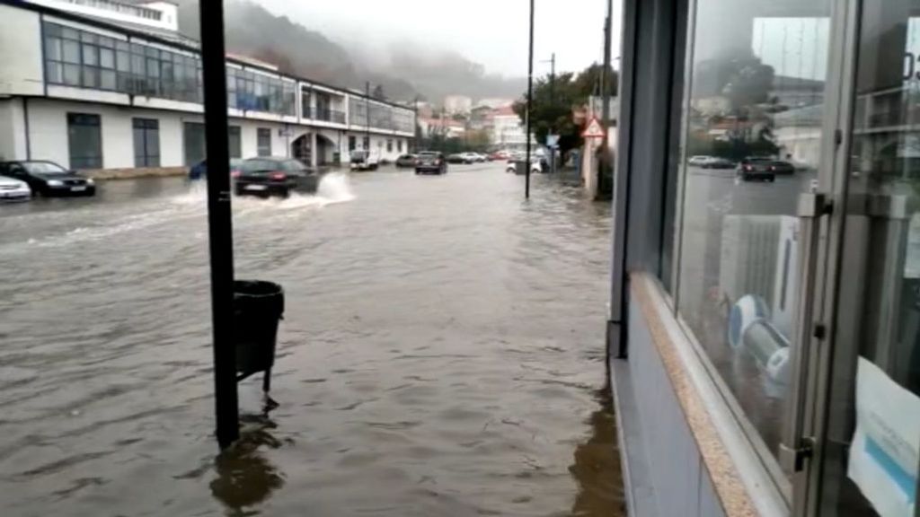 Las intensas lluvias provocan inundaciones en Pontedeume