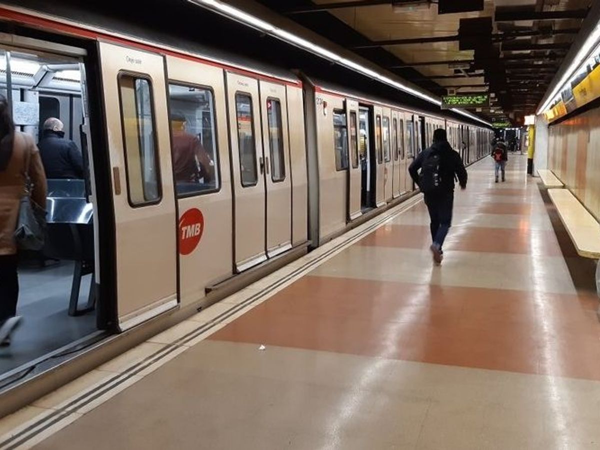 Navidad en Barcelona: consulta los horarios de Metro y autobuses - NIUS Navidad en Barcelona: consulta los horarios de Metro y autobuses - NIUS