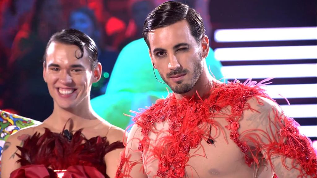 Iván González levanta pasiones con el atrevido look diseñado por José Perea