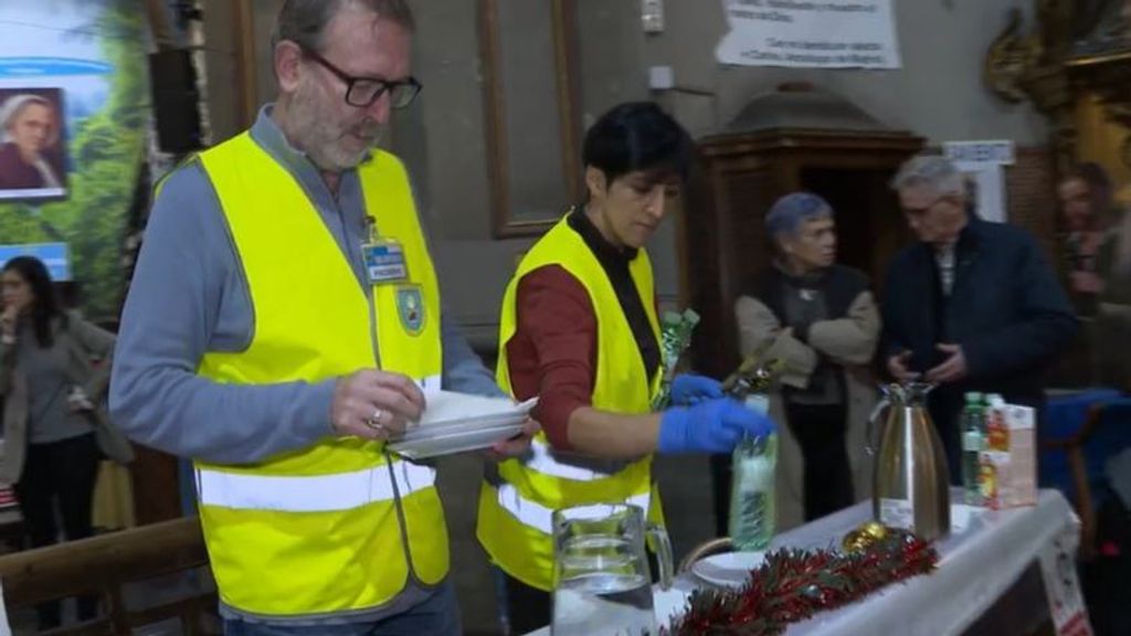 Celebración navideña solidaria: Mensajeros de la Paz acogen a 200 personas sin recuerdos en Nochebuena