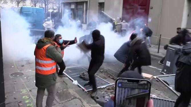 Disturbios en París tras la marcha por el atentado contra un centro cultural kurdo