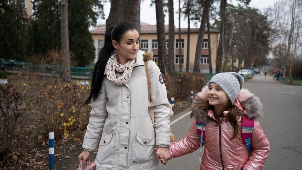 Khrystyna con su madre Oksana