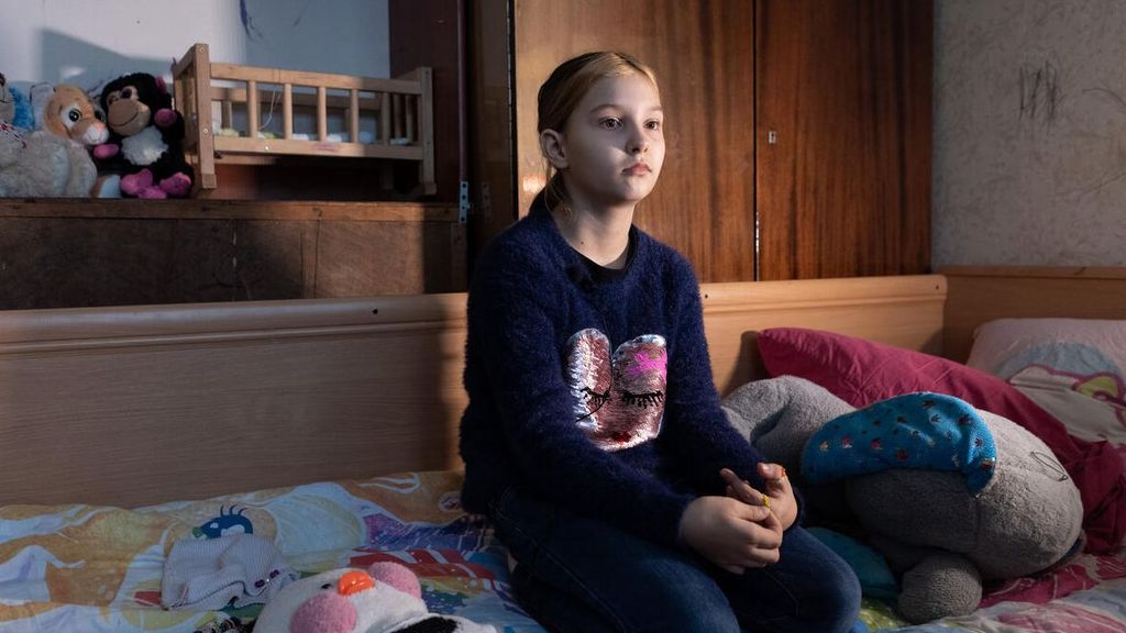 Krhystyna, una niña ucraniana de 8 años que vive en Oblast, un pueblo de Kiev