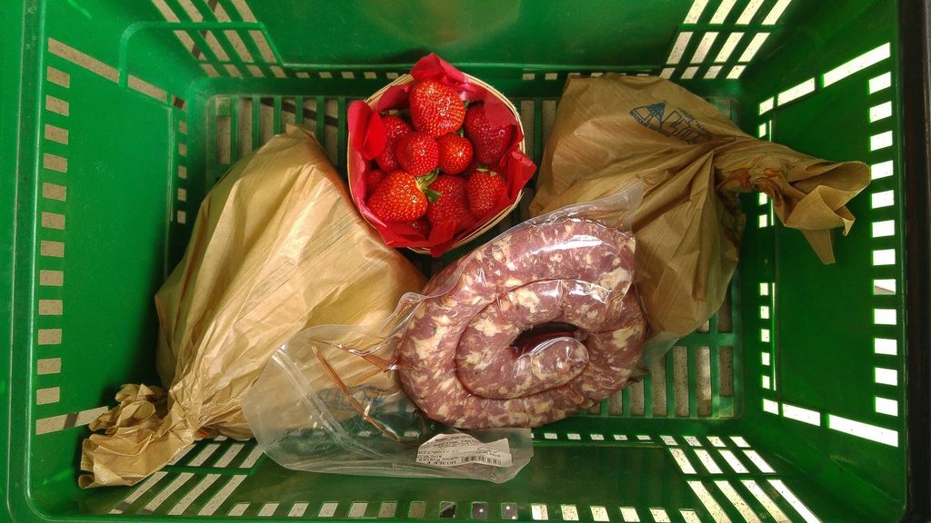 Cesta con alimentos