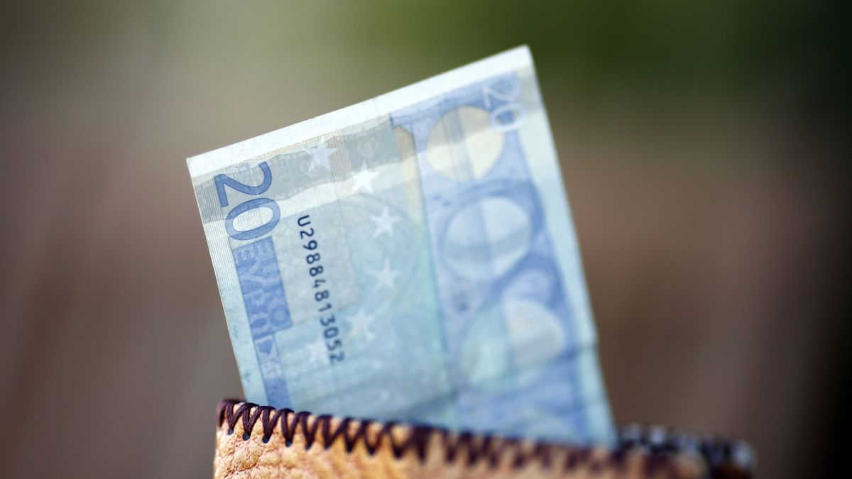 La Comunidad Valenciana fue la más infrafinanciada de 2021 con 178 euros menos que la media La Comunidad Valenciana fue la más infrafinanciada de 2021 con 178 euros menos que la media
