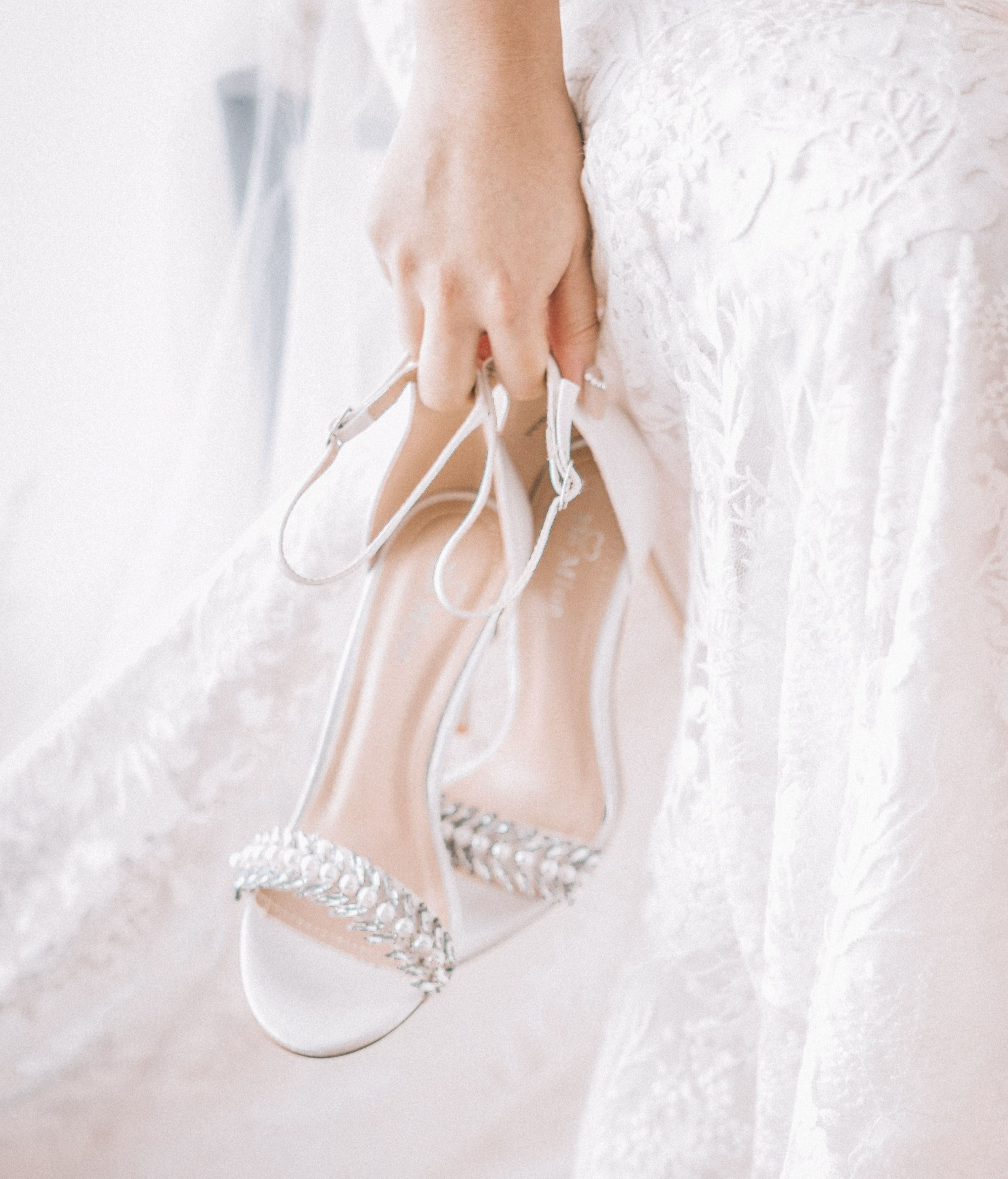 Lleva unos zapatos de repuesto. FUENTE: Pexels