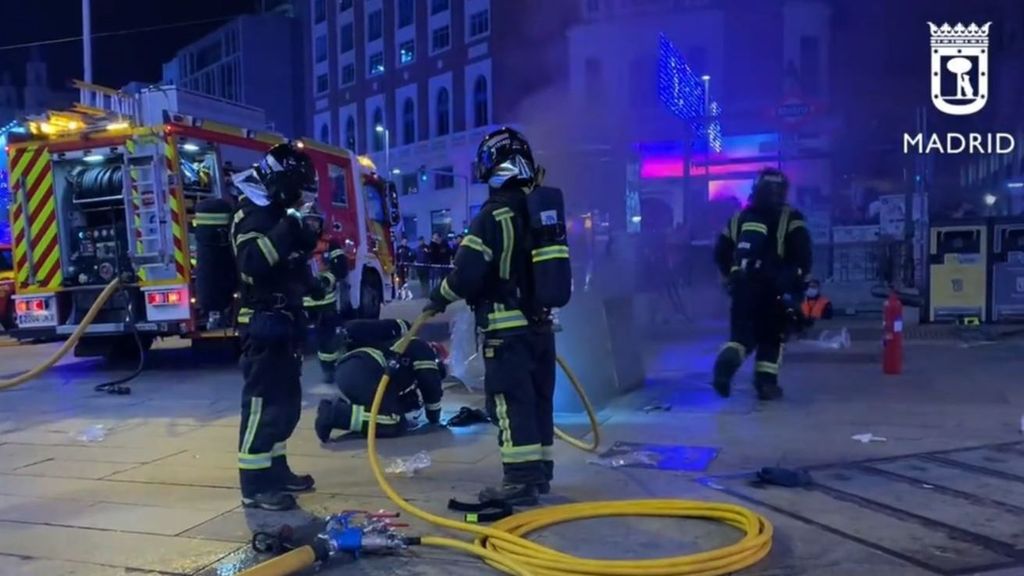 Un incendio en una galería  subterránea de Madrid deja sin luz varias calles del centro