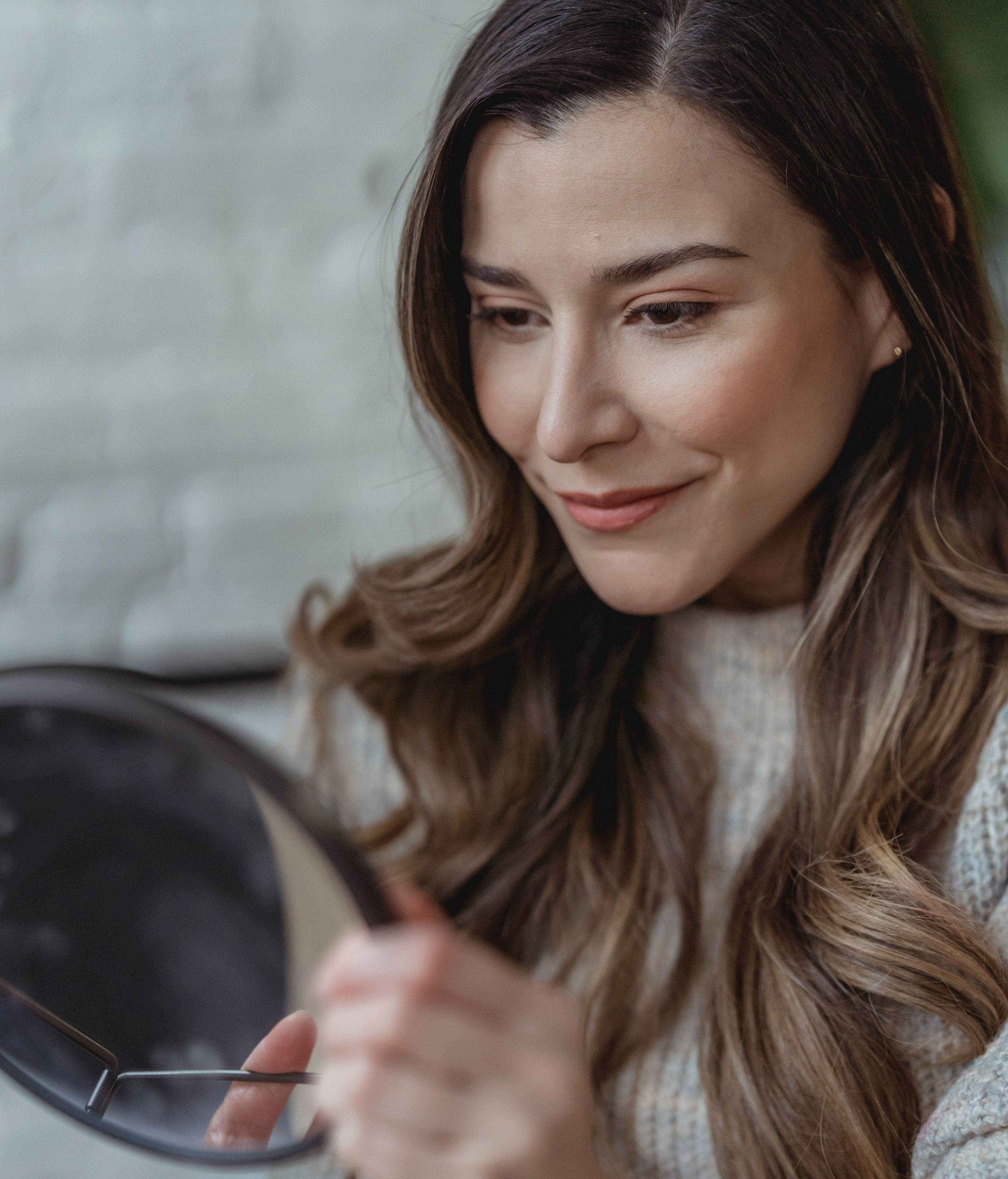 Utiliza el espejo para hacer los ejercicios. FUENTE: Pexels