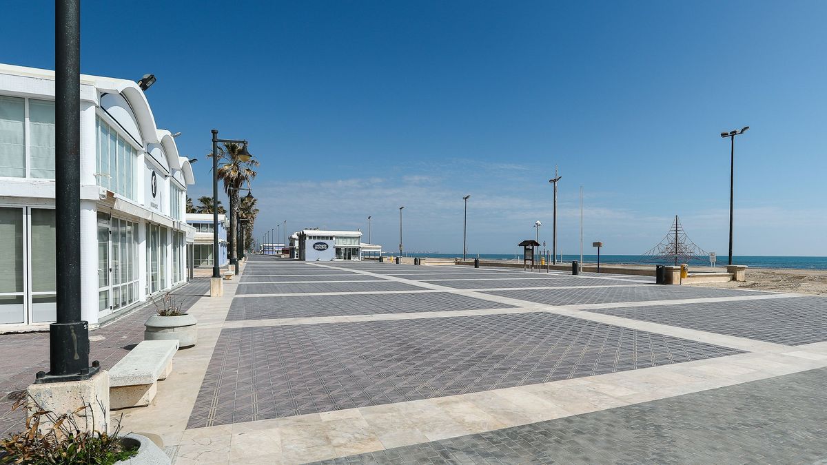 La restauración de la playa de la Malvarrosa prepara el derribo de chiringuitos y arrocerías del Paseo Marítimo