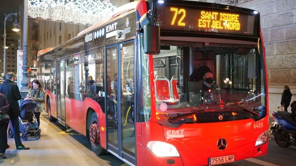 Los autobuses de la EMT se unen a la prórroga hasta julio del abono gratis joven de transporte público