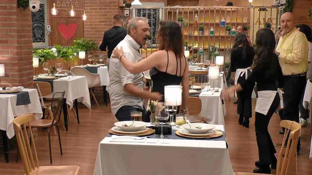 Silvia y Juan durante su cita en 'First Dates'