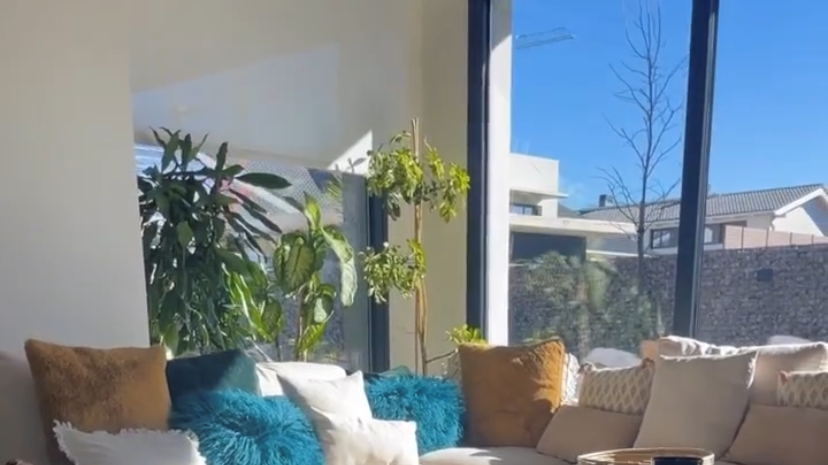 Vanesa Romero enseña la decoración de su espectacular salón