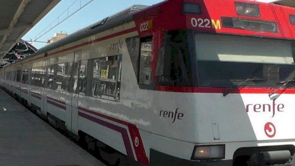 Imagen de tren de cercanías de Alicante