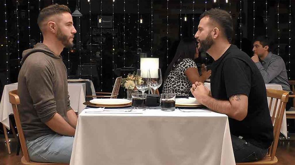 Iván y Javier durante su cita en 'First Dates'