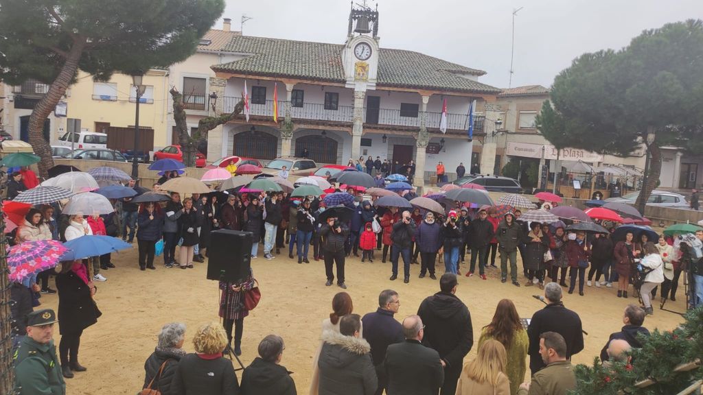 Concentración para condenar el asesinato machista de una mujer embarazada en Escalona