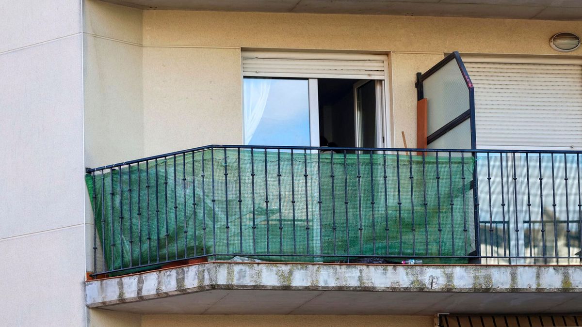 Desde este balcón cayó la joven de 22  años en Benidorm