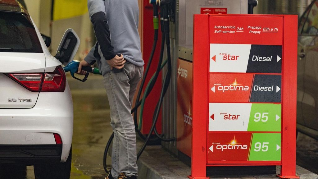 El precio de los carburantes mantiene su tendencia a la baja y vuelve a caer una semana más