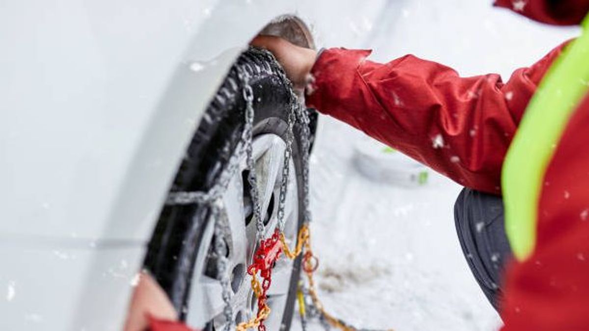 Las cadenas se deben poner siempre y cuando sea obligatorio y haya presencia de nieve Las cadenas se deben poner siempre y cuando sea obligatorio y haya presencia de nieve