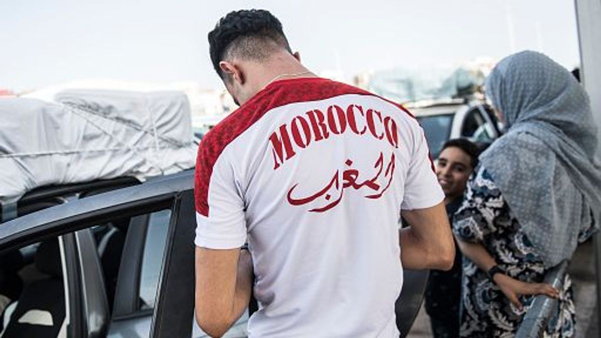 Marroquíes que trabajan en España vuelven a casa por el Estrecho de Gibraltar durante las vacaciones de verano