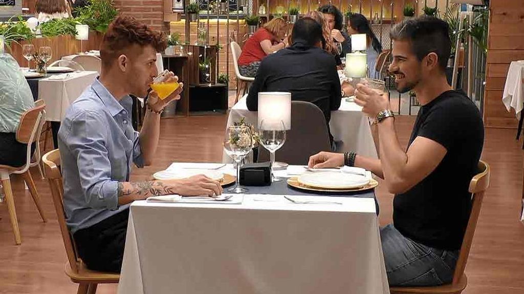 Gilberto y Pablo durante su cita en 'First Dates'