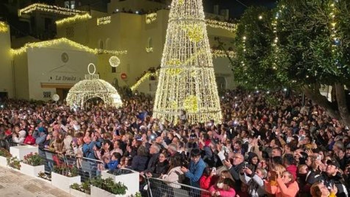 Mojácar prorroga su iluminación navideña ante el "aluvión" de visitas