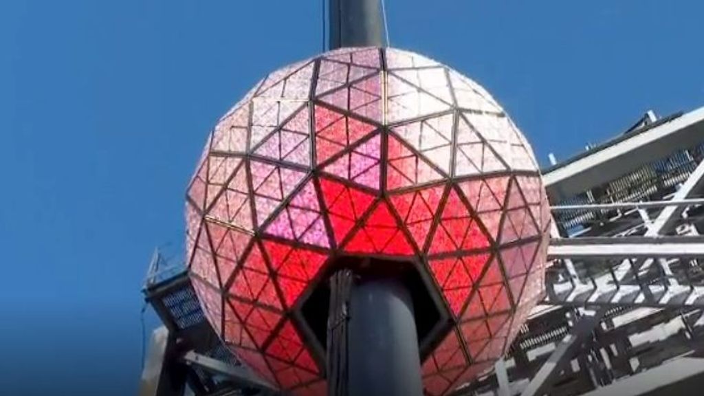 El mundo se prepara para recibir al 2023: en Times Square, Nueva York, ya está lista la bola de cristal