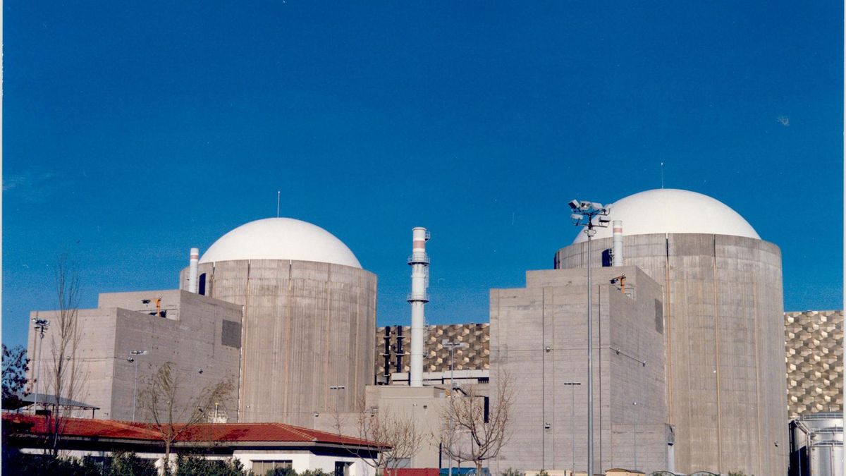 Archivo - Exterior de la central nuclear de Almaraz, en Almaraz (Cáceres).