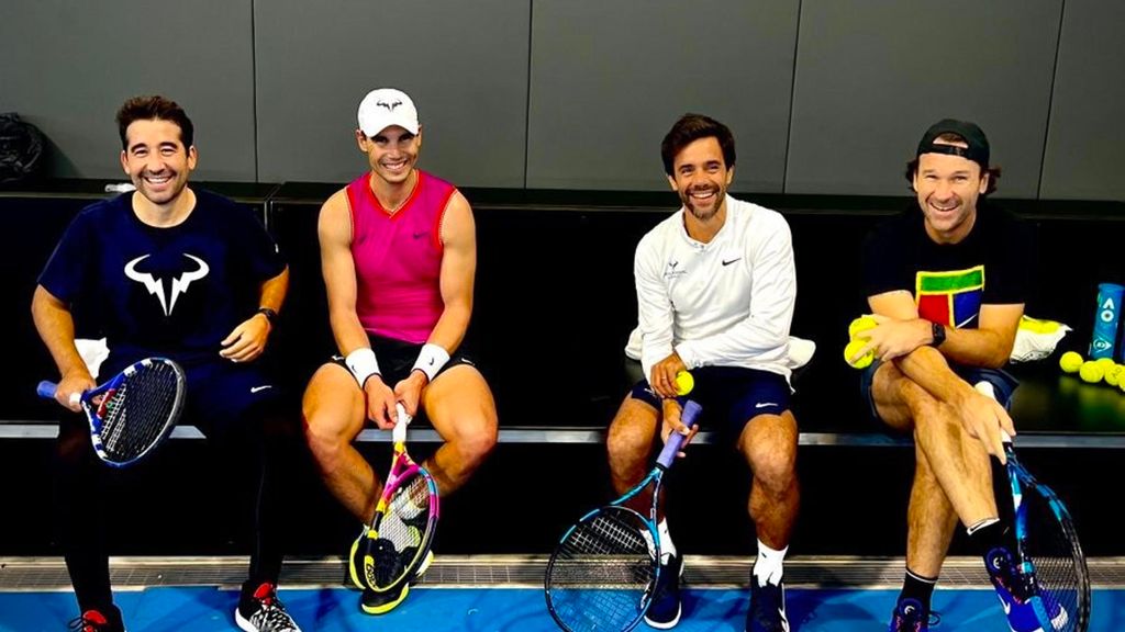 El tenista Rafa Nadal, acompañado de sus técnicos Marc López, Gustavo Marcaccio y Carlos Moyá.