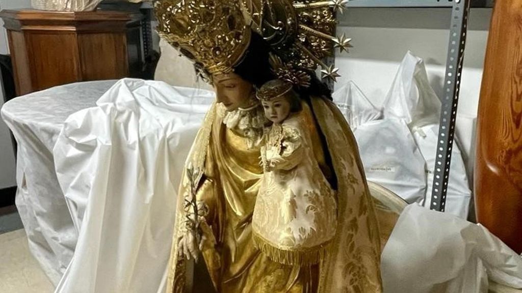 Imagen de la Virgen de los Desamparados retirada del Ayuntamiento que regresará a las dependencias del consistorio.