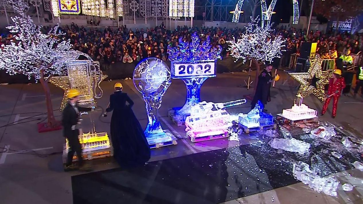 Rompen las esculturas de hielo.