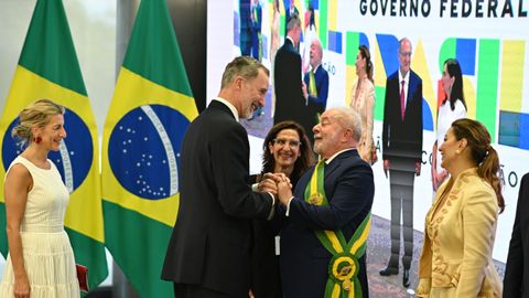 el-nuevo-presidente-de-brasil-luiz-inacio-lula-da-silva-saluda-al-rey-de-espana-felipe-vi_8221.jpg