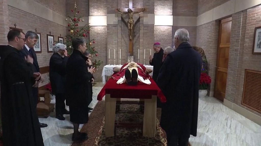 Se espera que más de 100.000 personas acudan a dar su último adiós a Benedicto XVI