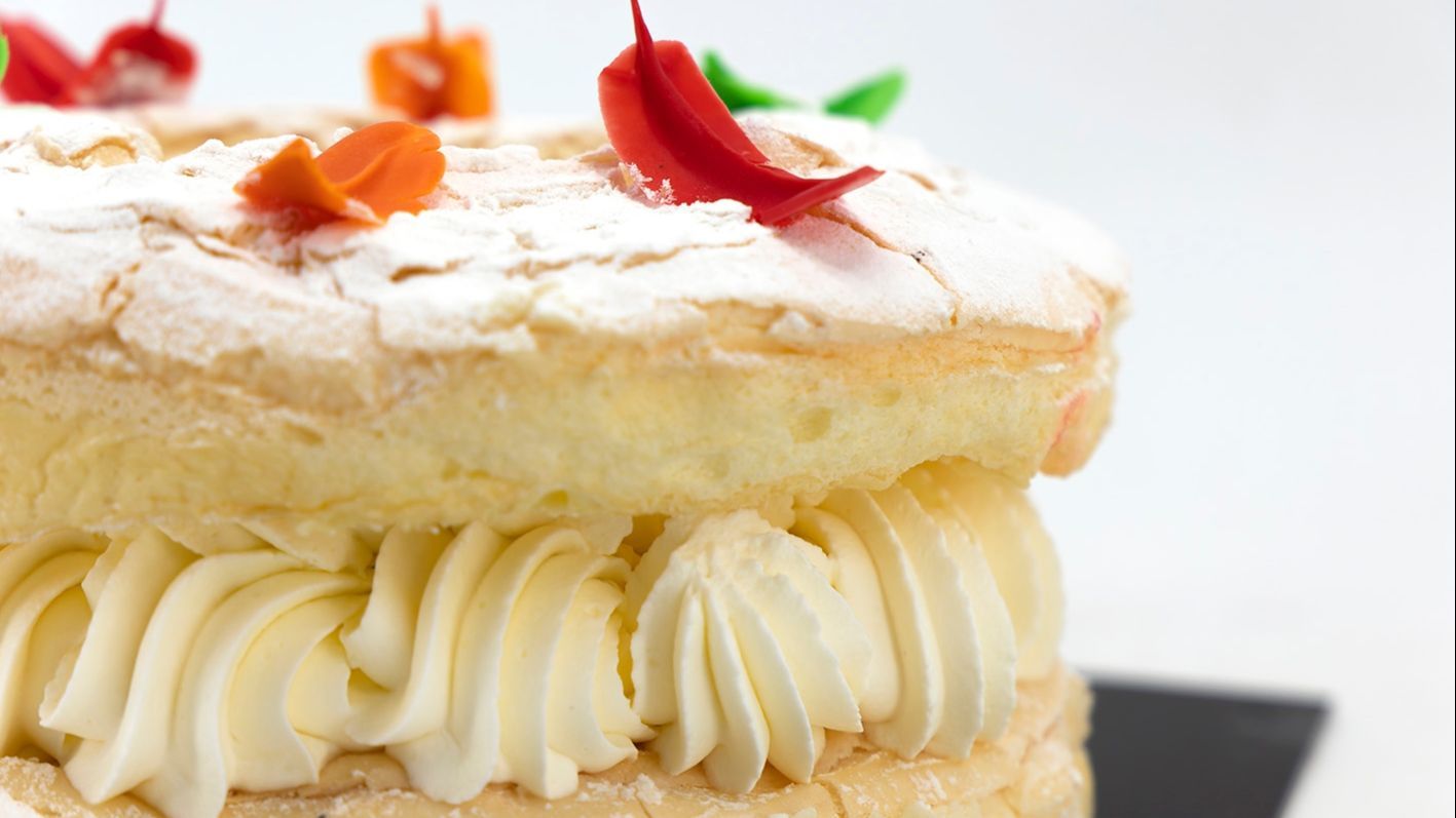 Merengue cocido al horno y sin fruta confitada: así es el roscón de Reyes de Escribà "más ligero del mundo"