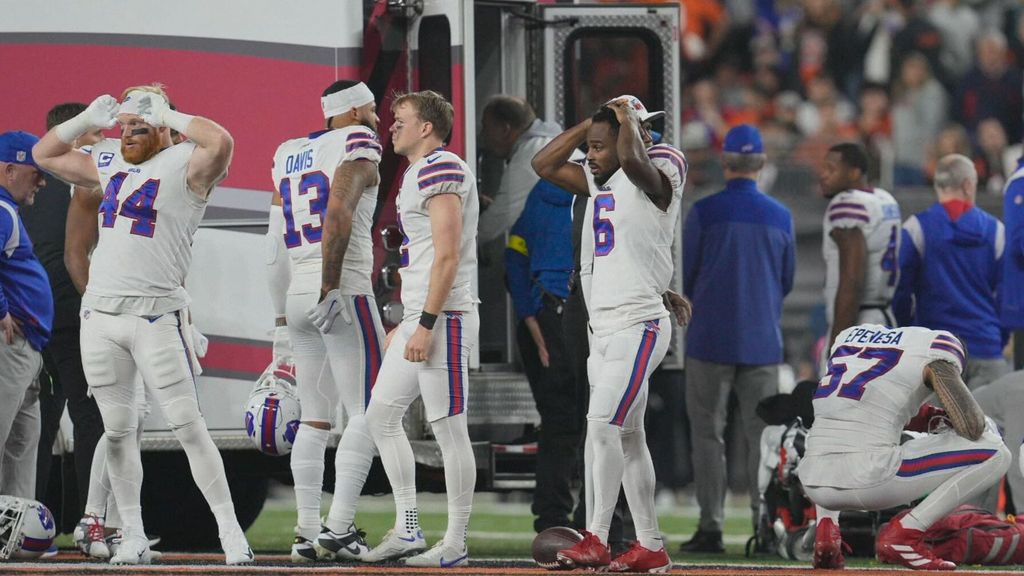 Dramáticas imagenes en la NFL: Damar Hamlin, de los Buffalo Bills, se desploma en pleno partido