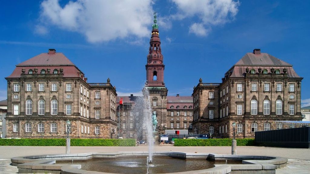 El Palacio de Christianborg sufrió un leve incendio.