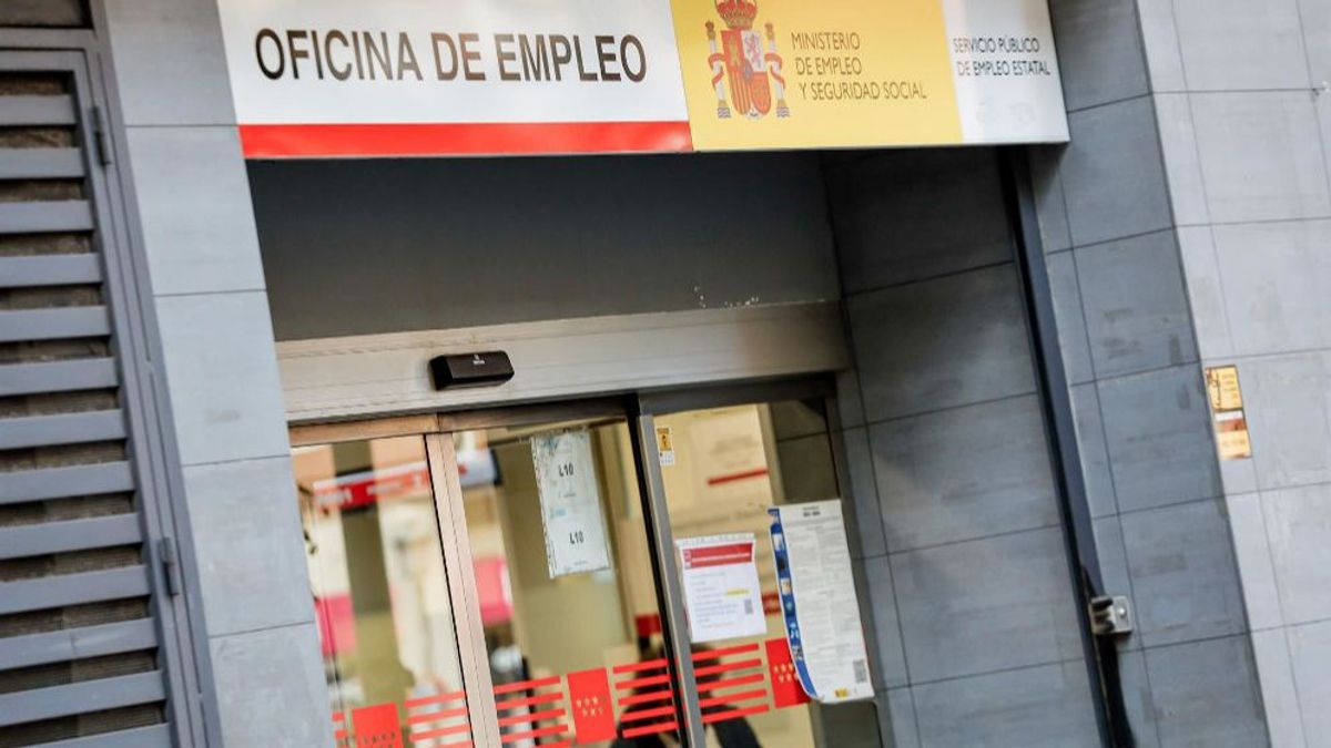 Imagen de archivo de una oficina de empleo. Imagen de archivo de una oficina de empleo.