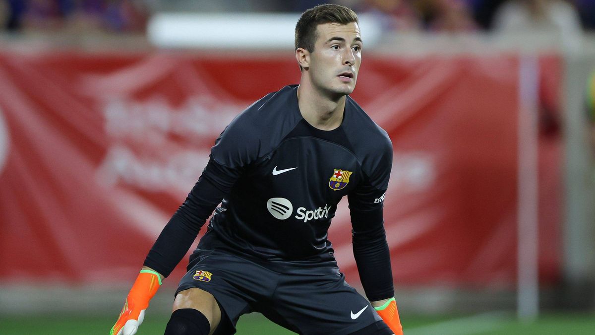 La RFEF hace cambiar los planes a Xavi: problemas con Iñaki Peña en Copa del Rey La RFEF hace cambiar los planes a Xavi: problemas con Iñaki Peña en Copa del Rey