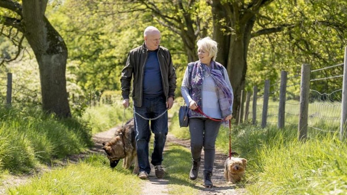 Lo que deben caminar los mayores de 65 años