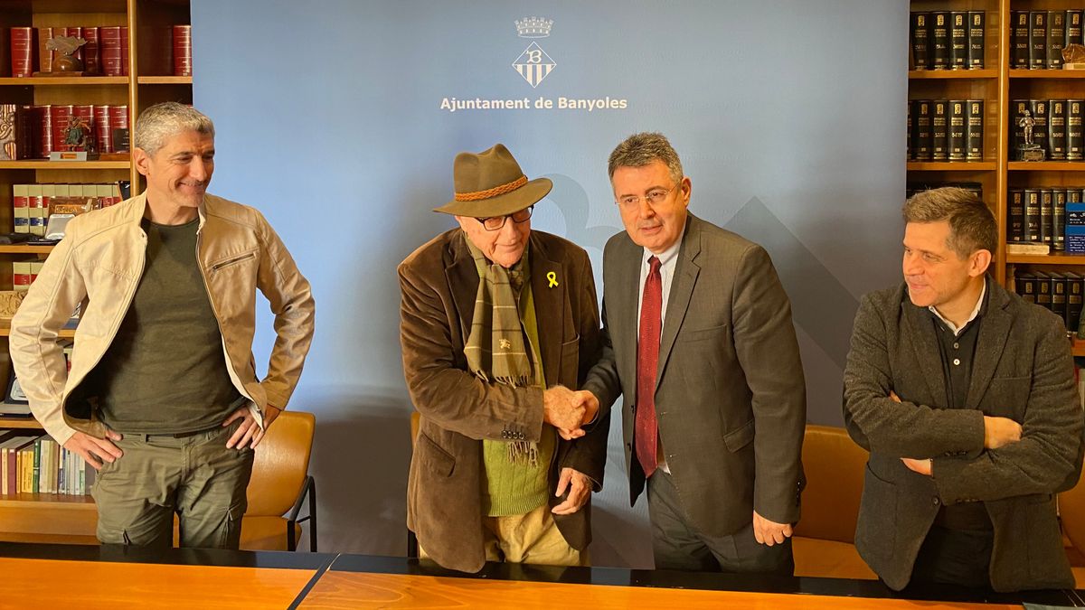 Acuerdo entre Jordi Gimferrer y el Ayuntamiento de Banyoles por la donación de 131 obras