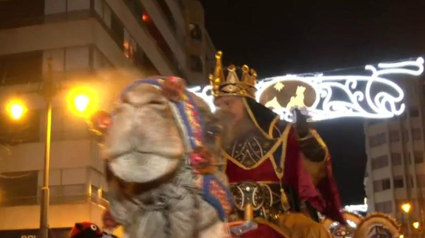 Las cabalgatas de Alcoy, donde los niños reciben regalos al instante