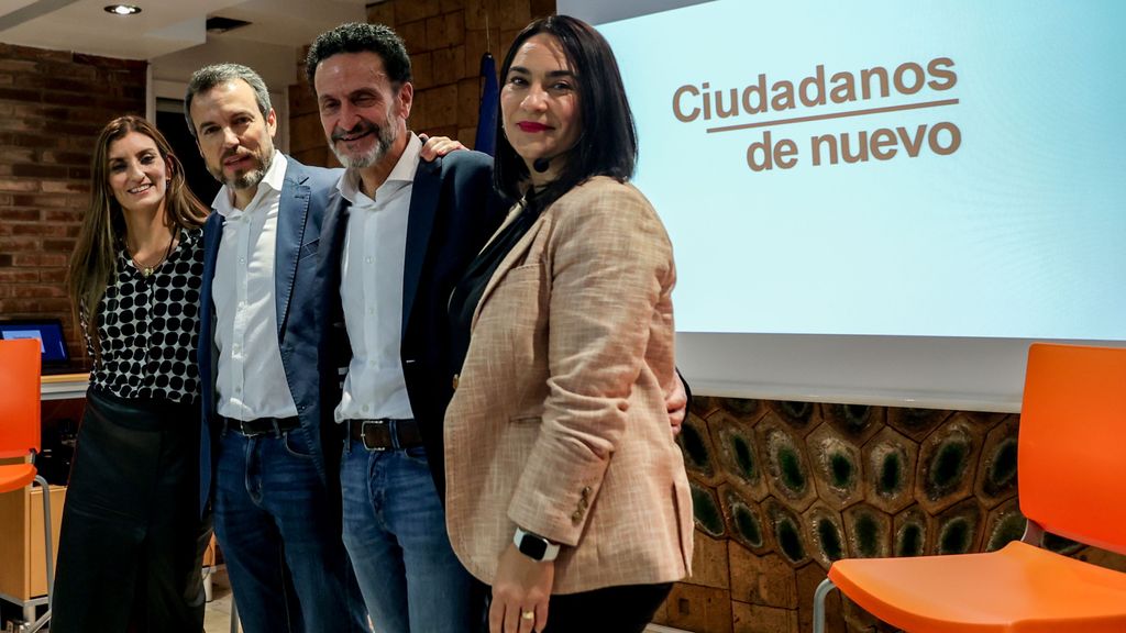 Edmundo Bal junto a sus campañeros de candidatura 'Ciudadanos De Nuevo'