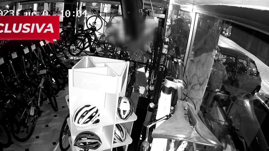 Imagen del asalto a la tienda de bicis.