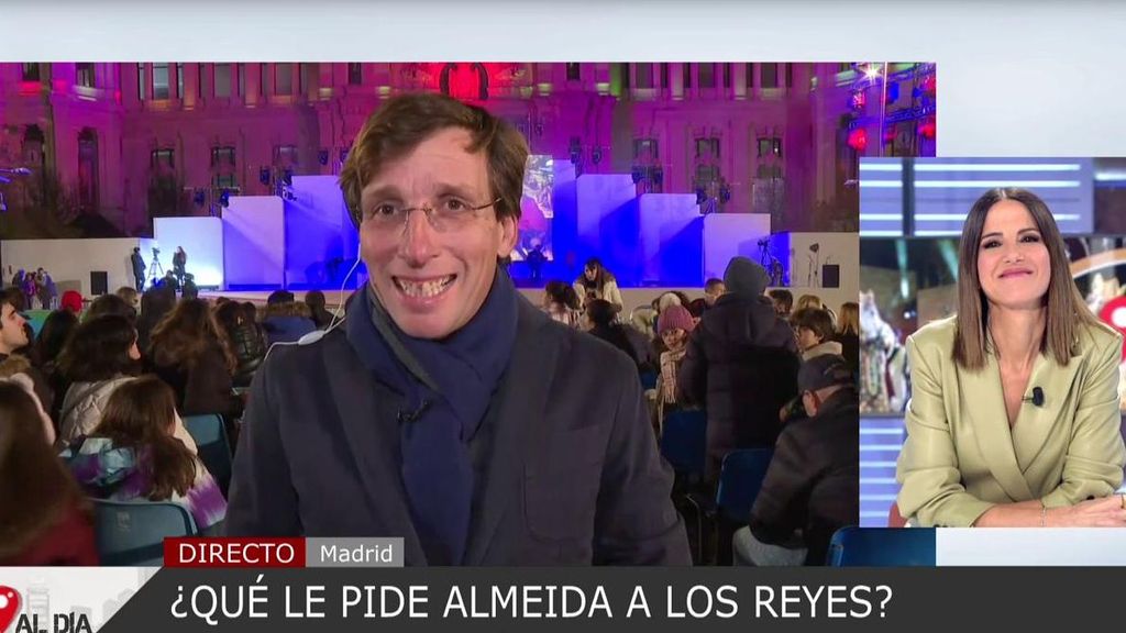 Martínez Almeida, muy divertido, confiesa su petición a los Reyes Magos: "Un balón de fútbol o de rugby"