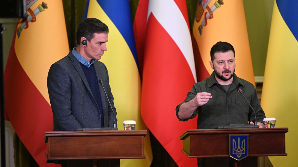 El presidente de Ucrania y Pedro Sánchez en una imagen de archivo en Kiev el 21 de abril de 2022