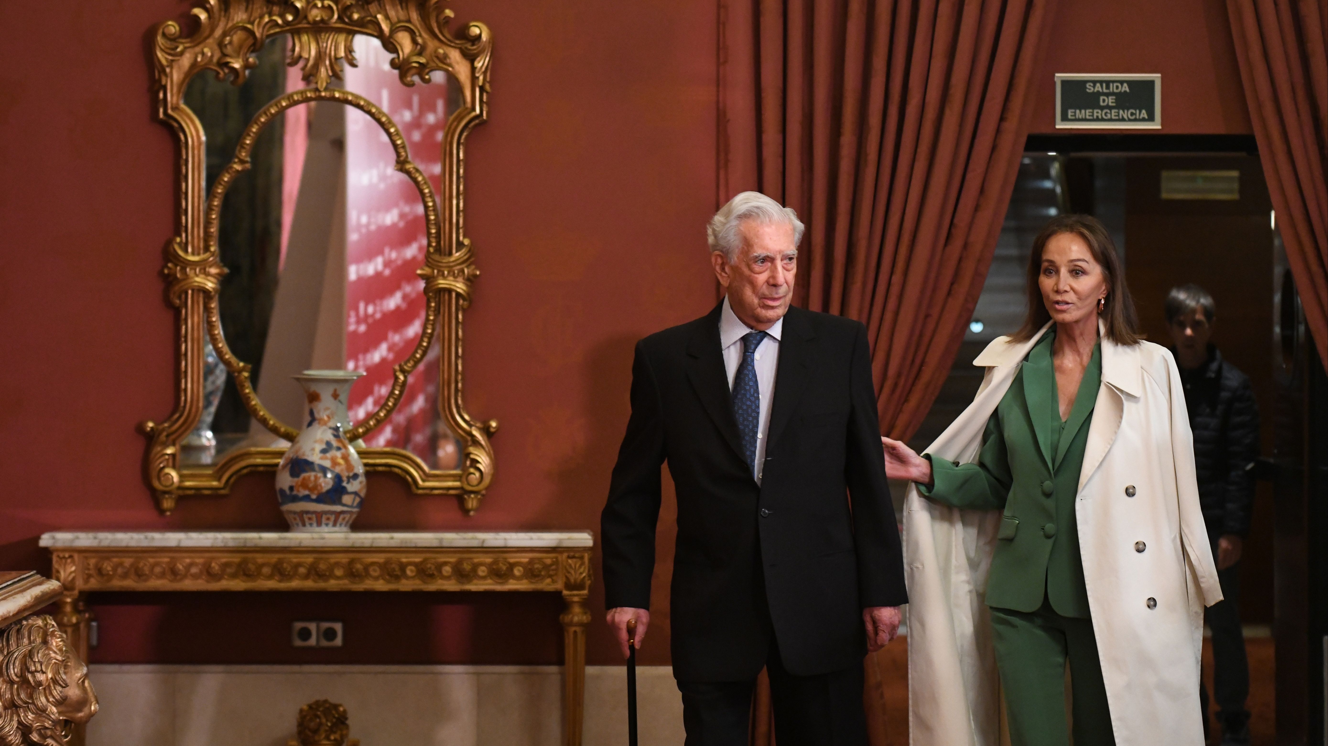 EuropaPress 4740037 escritor premio nobel literatura mario vargas llosa pareja isabel preysler