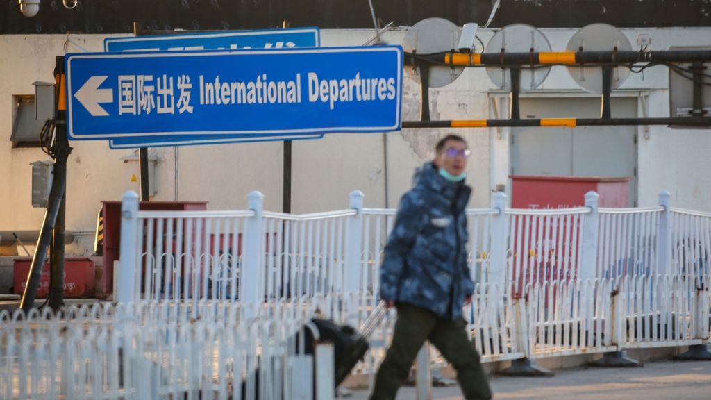 China deja atrás su política 'Covid Cero' y reabre sus fronteras tras casi tres años de aislamiento
