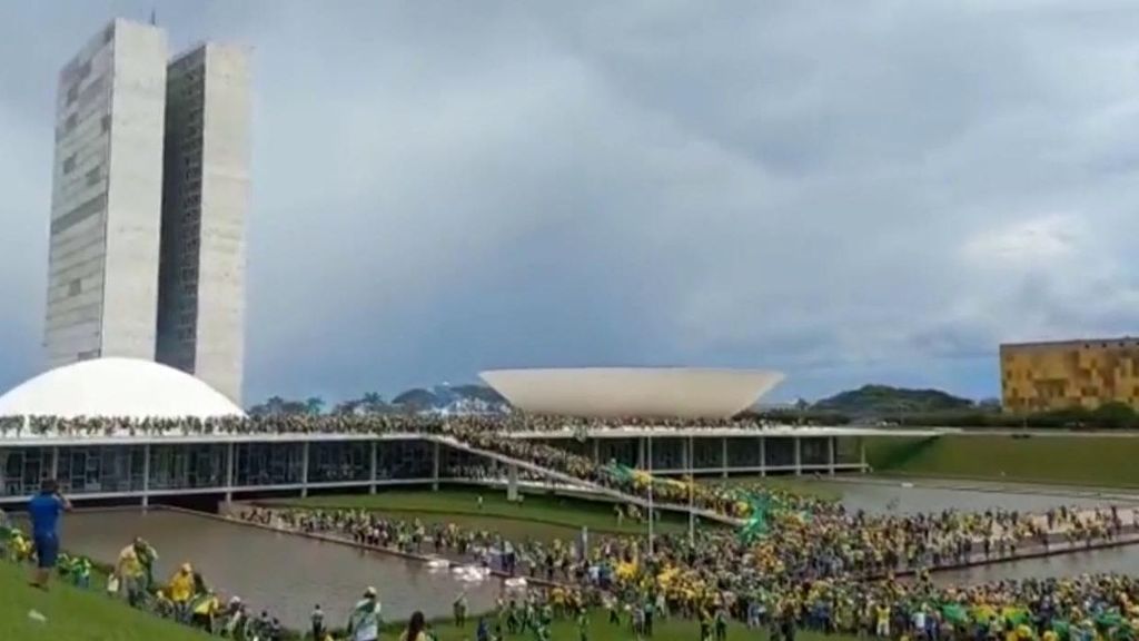 El intento de golpe en Brasil provoca un terremoto en España