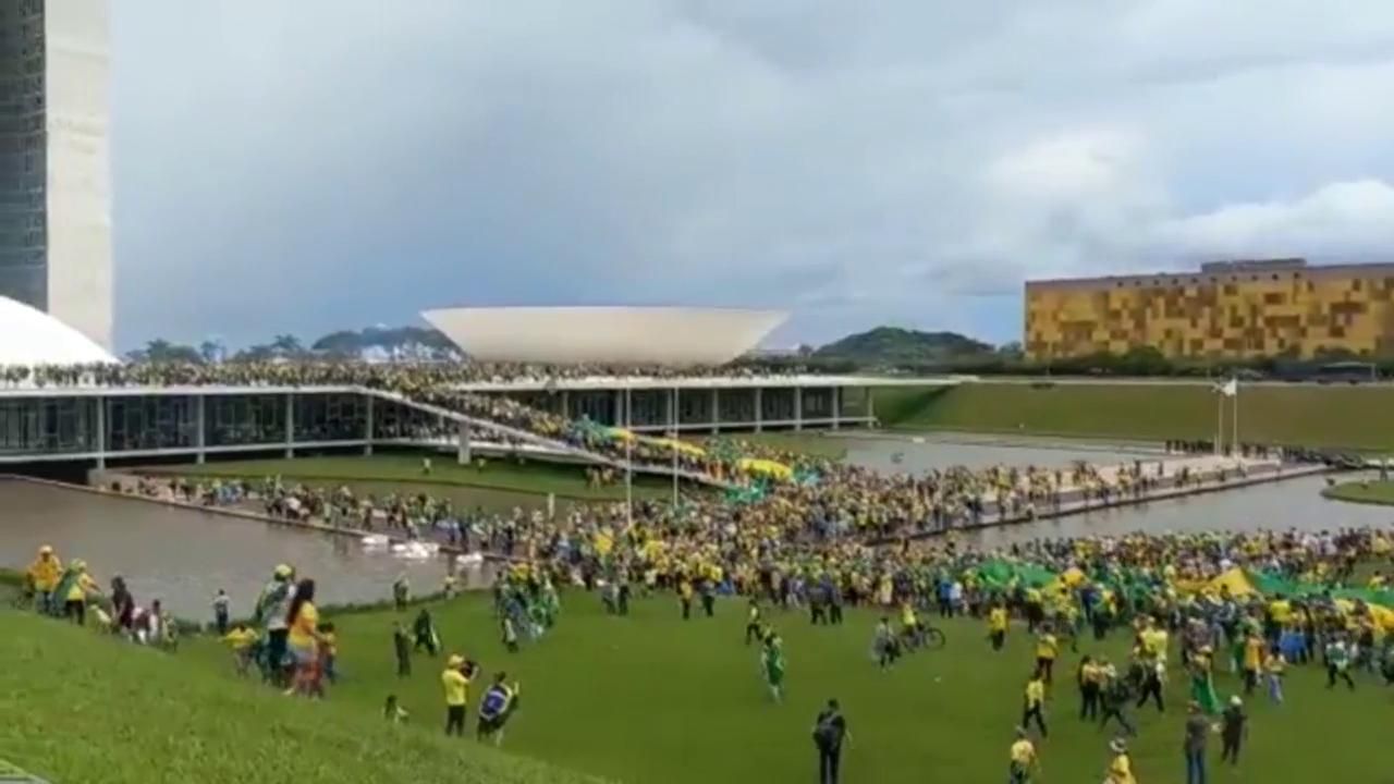EN IMÁGENES | Simpatizantes de Bolsonaro invaden el Congreso de Brasil